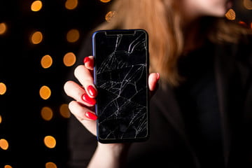 cheap iphone screen repair near Antelope CA - cracked screen on your iPhone