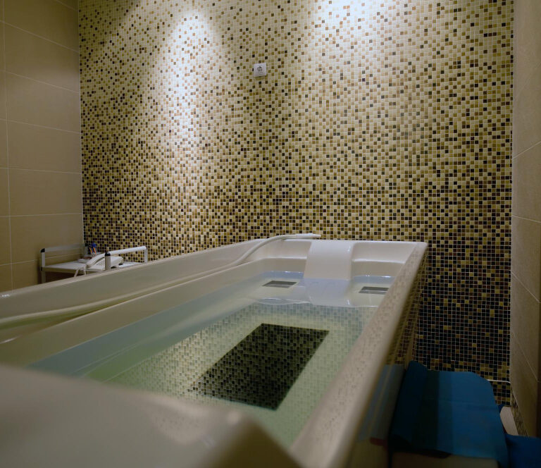 Costco Jacuzzi Bath Remodel Cost vs. Custom Remodel: A Design Comparison